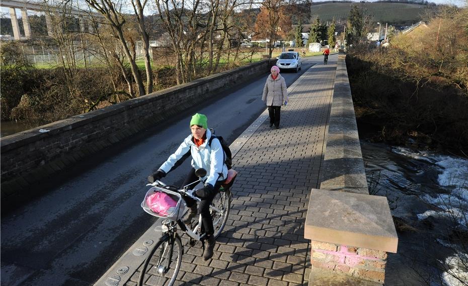 Vorfahrt für Fahrräder
auf der Heppinger Brücke