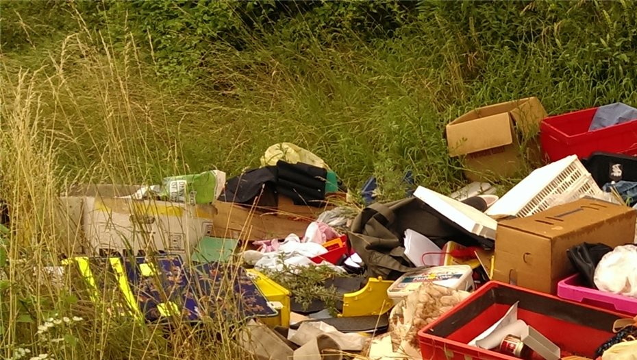 Schon wieder illegal entsorgter Müll zwischen Miesenheim und Plaidt