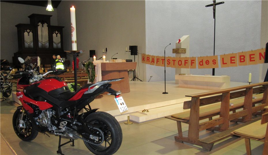 Mit Gottes Segen in
die Motorrad-Saison gestartet
