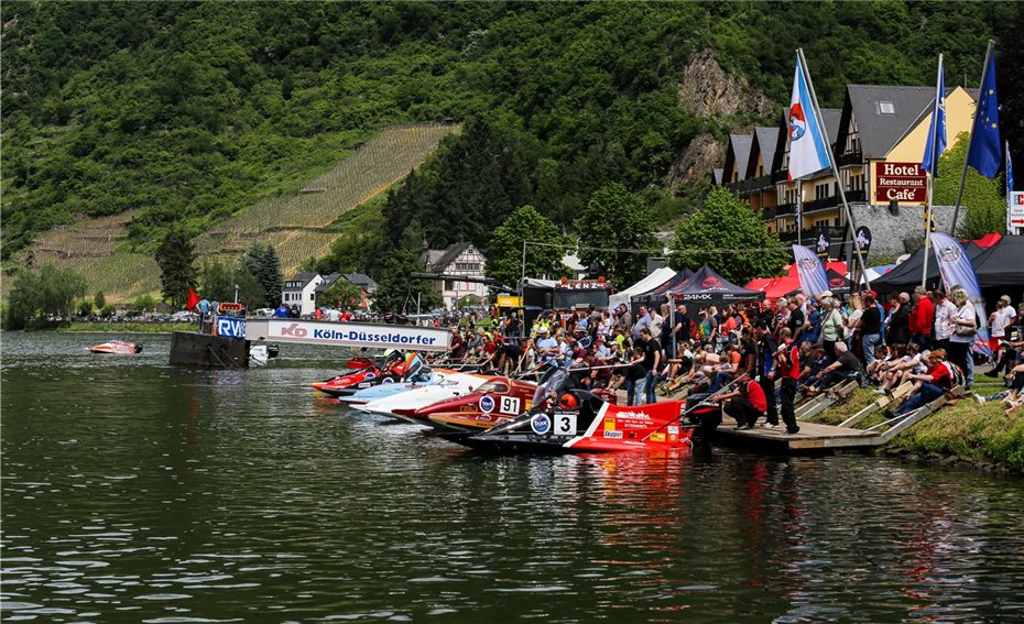 Das Motorbootspektakel lockte
tausende Besucher an die Mosel
