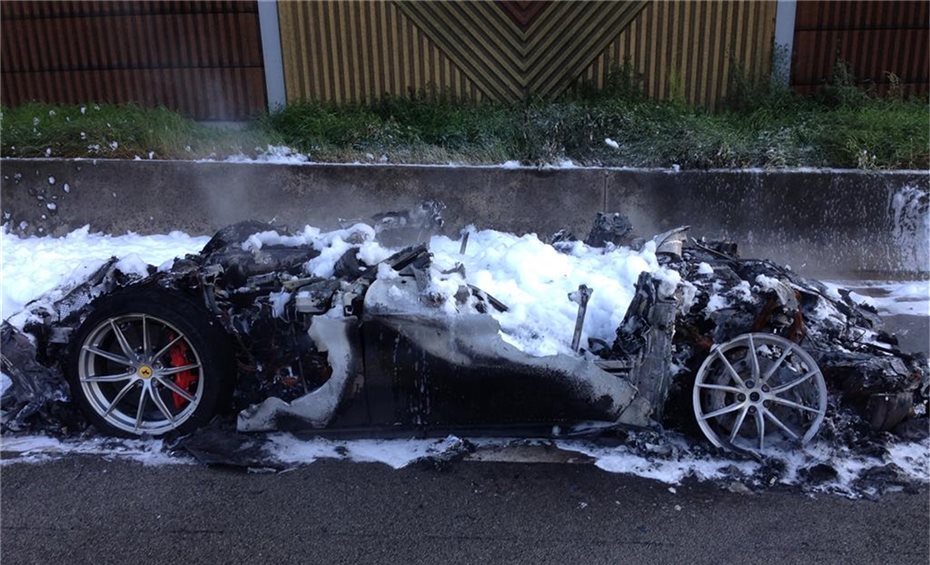 Ferrari geht in Flammen auf: 1 Million Euro Schaden