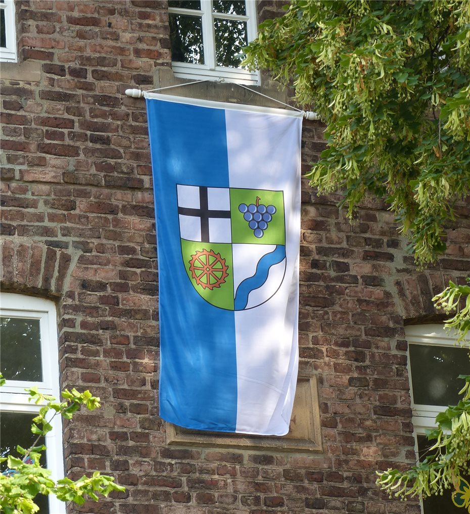 Eine eigene Fahne
mit Wappen für Niederbachem