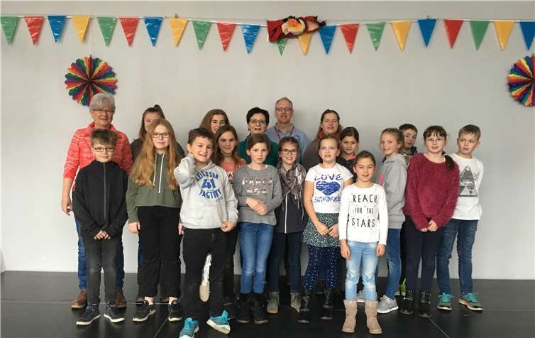 Seit 18 Jahren begeistern Kinder und Jugendliche das Publikum  : Alfred Schneider ist Jugendwart des Theatervereins Grafschaft e.V. „Vorhang auf Fotos: TOS
