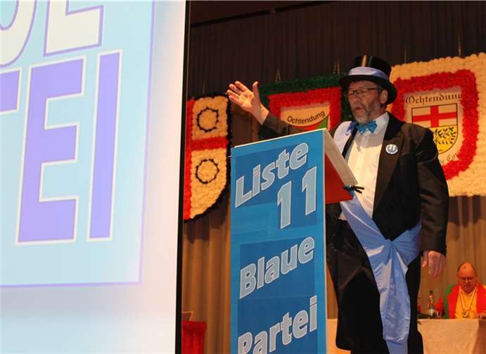 Ein sehenswertes Narrenspektakel Als Spitzenkandidat der „Blauen Partei“ war Günter Gries einer der Höhepunkt der Ochtendunger GOK-Sitzung.