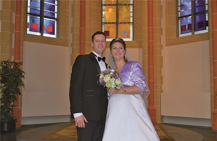 Tanja und Maik Patella gaben sich ihr „Ja-Wort“  Als erstes Brautpaar gaben sich Tanja und Maik Patella in der Sankt Anna Kapelle vor dem Standesbeamten Uwe Heuser das „Ja-Wort“ zum Bund der Ehe. AB