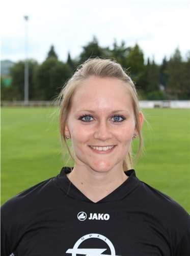 Jana Rollmann: Normal ist das nicht  Anna Zimmermann organisierte die Krufter Abwehr in Stahlhofen hervorragend.LS