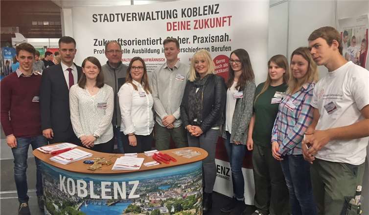 Der Wegweiser durchs Berufe-Universum Auch die Stadtverwaltung Koblenz präsentierte sich bei azubi- und studientagen mit einem Stand.