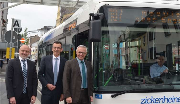 Leise und umweltschonend Auf der Linie 107 sorgen nun Hybridbusse für bessere Luft und weniger Lärm. Kreisverwaltung