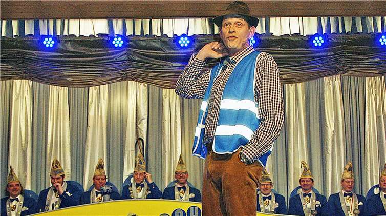 Vorhang auf und Bühne frei für extraordinären Karneval der Spitzenklasse Bauhofmitarbeiter Jupp Schmitz (Martin Staudt)im „Grenzhäuser Gürzenich“.