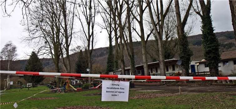 Drei Millionen Euro- Investment für Camping an der Lahn Betreten auf eigene Gefahr - in der Saison und auf einem renovierten Campingplatz wohl kaum möglich. -WW- Willi Willig
