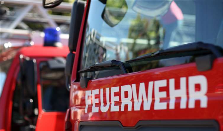Zwei Menschen in Müsch vom Wasser eingeschlossen Zwei Menschen in Müsch vom Wasser eingeschlossen