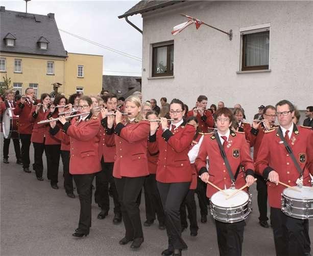 Spielmanns-, Fanfaren- und Musikzüge begeistern Spielmanns-, Fanfaren- und Musikzüge begeistern