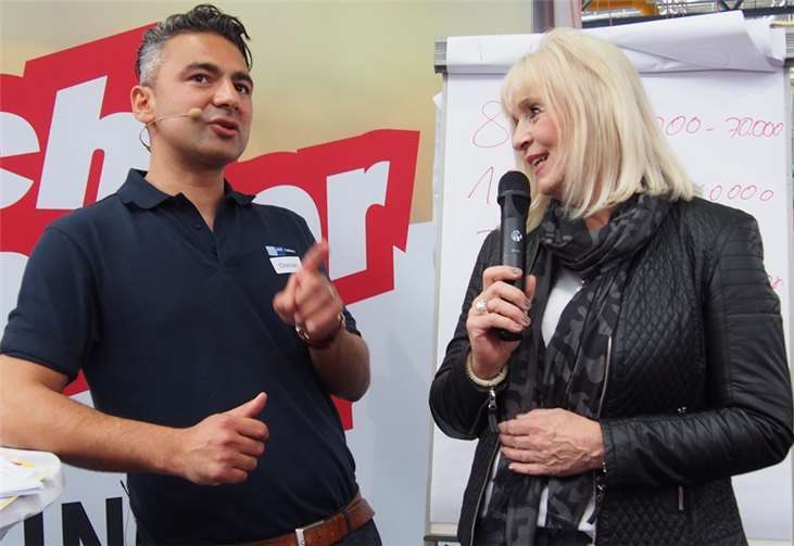 Der Wegweiser durchs Berufe-Universum Comedian Osman Citir im Gespräch mit der Dr. Margit Theis-Scholz, Kulturdezernentin und 1. Beigeordnete der Stadt Koblenz.