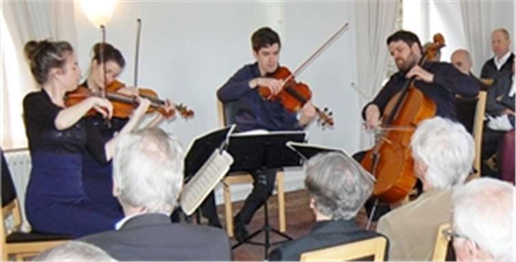 Kammermusik vom Feinsten Das Aris - Quartett gastierte auf Burg Brohleck.FA