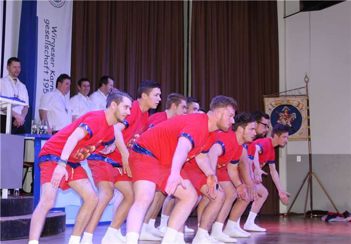 „Närrische Nacht“ elektrisierte in Wirges  Das Männerballett aus Obersayn.