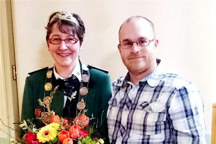 Bettina Frings ist neue Schützenkönigin Das neue Königspaar der Strödter Schützen.