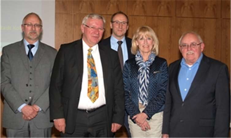 Große Strahlkraft für die Stadt Der „Koblenz-Marathon“ soll starten, darüber war man sich am runden Tisch einig (v.l.): Franz-Josef Schürdt, stellvertretender Vorsitzender Mittelrhein-Marathon e.V., Oberbürgermeister Joachim Hofmann-Göttig, Bernhard Münz (münz-Sportkonzept), Bürgermeisterin Marie-Theres Hammes-Rosenstein und Bernhard Scharpey (Mittelrhein-Marathon e.V.). US
