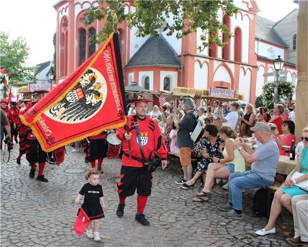 Ein mittelalterliches Spektakel Der festliche Umzug ist einer der Höhepunkte des Festes.