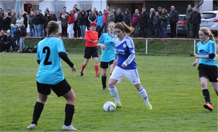 Das Finale ist nun erreicht Die Andernacherin Maren Weingarz am Ball. Norbert J.Becker