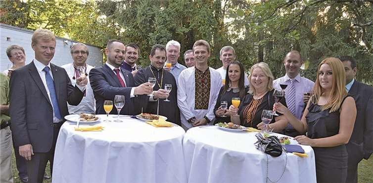 Ukrainische Botschaft lud ein Die Außenstelle der Ukrainischen Botschaft in Oberwinter feierte ihr jährliches Sommerfest mit vielen Gästen. AB