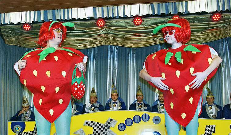 Vorhang auf und Bühne frei für extraordinären Karneval der Spitzenklasse Die Erdbeeren im Mutter-Sohn-Konflikt –Natascha und Robin Bayer.