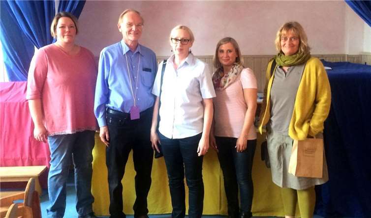 Zu Besuch im Kindergarten Die Kommunalpolitiker zeigten sich begeistert von dem Angebot des Kindergartens. privat