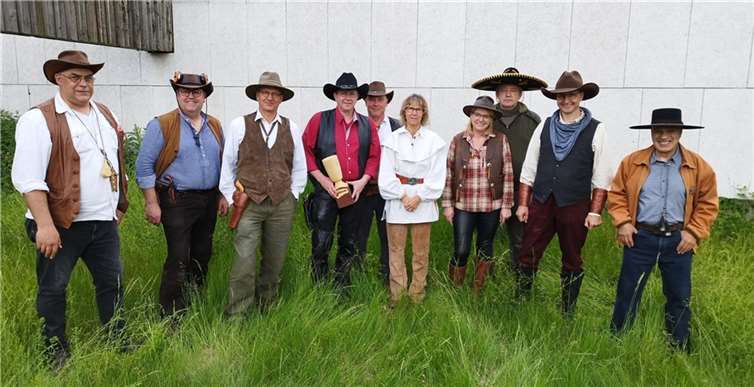 Erstes Vorderlader Deringer-Schießen der Schützen Mayen-Hausen Die Schützen der Vorderladergruppe des Schützenvereins Mayen-Hausen. Foto: privat