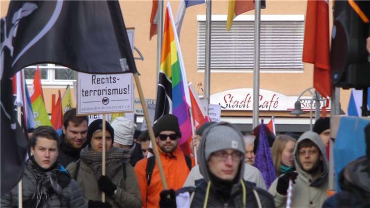 Versammlungen und Kundgebungen von Aktivisten aus verschiedenen politischen Lagern in Remagen Foto: CF