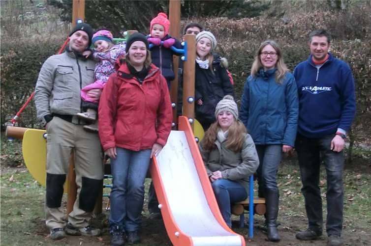 Kleine Meerjungfrau begrüßt die Kleinsten Große Freude nach dem Aufbau bei der Arbeitsgruppe, dem Heimatverein und den Hauptpersonen, den Kindern.