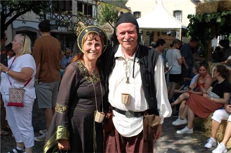 Ein mittelalterliches Spektakel Historische Gewandung gehört in Heimersheim dazu.