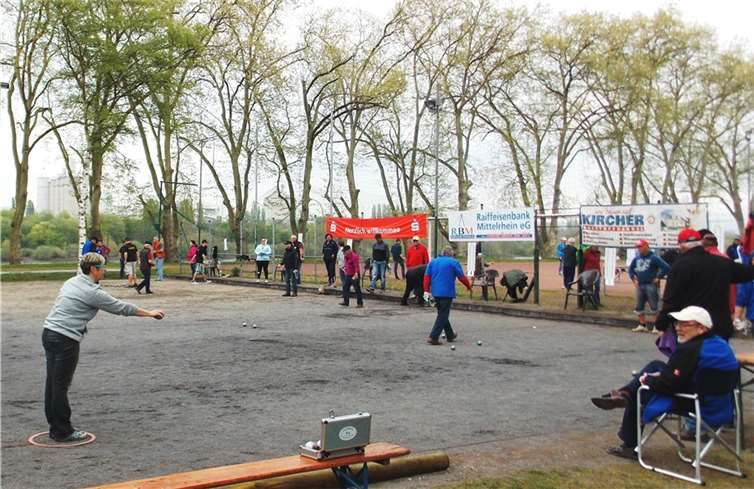 Boule in den Mai Hohe Konzentration ist beim Boule gefragt. Privat