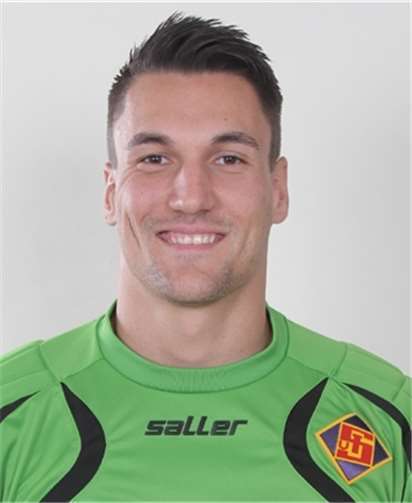 Torwart Sebastian Patzler bleibt der TuS Koblenz treu