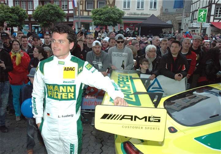 Flair der Renngeschichte begeisterte die zahlreichen Zuschauer  Luca Ludwig steuerte den Zakspeed Rennboliden Mercedes-AMG GT3.