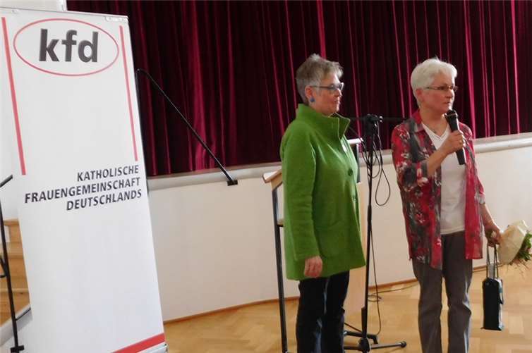 Von der Kunst, fröhlich älter zu werden Marion Buchheisters Reflexionen zum Thema Älterwerden unterhielten und regten zum Nachdenken an.