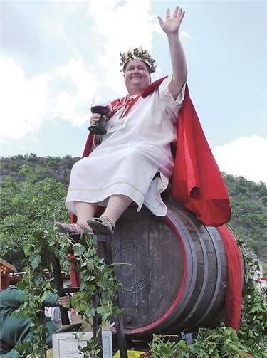 Bacchus hatte das bunte Treiben im Blick