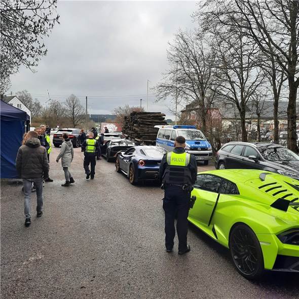 De politie van Euskirchen gebruikt “Car Friday” voor een nuttige dialoog met technologie- en autoliefhebbers