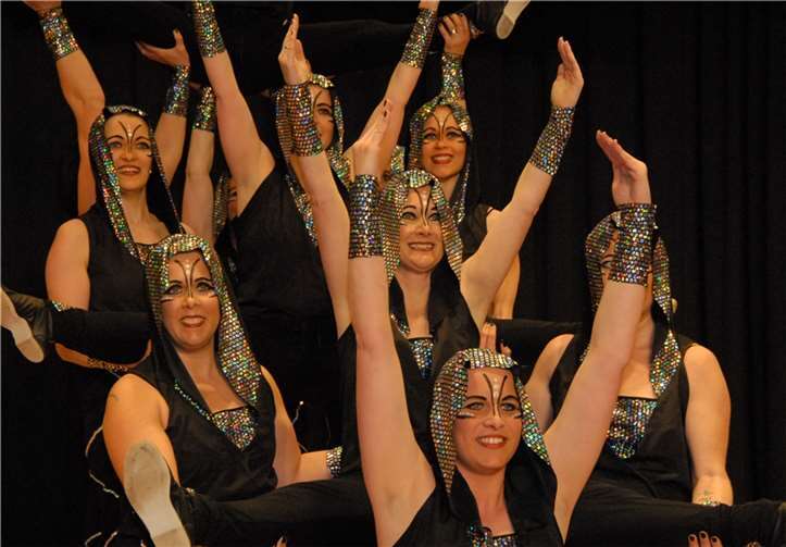 „Fascination“ aus Helferskirchen gewann Showtanzturnier Schön geschminkt, mit glitzernden Kostümen - so eroberten die meisten Tänzerinnen die Bühne.