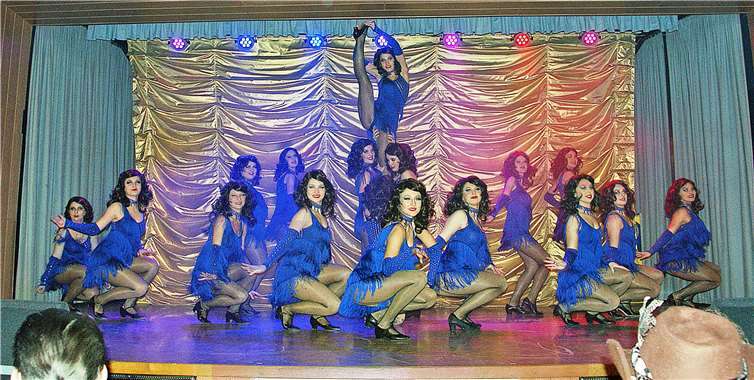 Vorhang auf und Bühne frei für extraordinären Karneval der Spitzenklasse Tolle Zwischenshow des Balletts zu rockigen Klängen von Tina Turner. Fotos: MIH