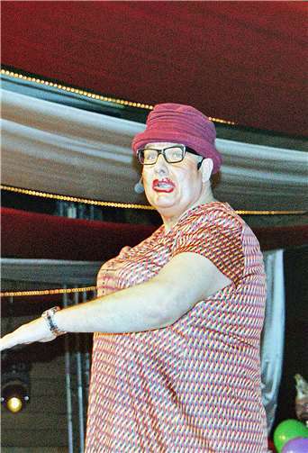 In Eitelborn waren die Narren los  Unikat Marlene Jaschke alias Bernd Opitz sorgte für Lachsalven.