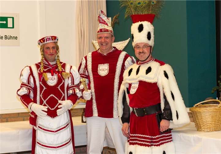Vorstand lud traditionell die Mitglieder zur Prinzenproklamation V. li. Jungfrau Harald I (Harada), Prinz Gregor I und Bauer Winfried I.Privat