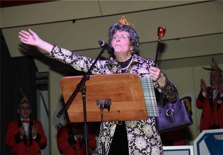 Viel Jubel für das neue Prinzenpaar Zur Höchstform lief Jutta Bell als „Queen Elisabeth II.“ auf.