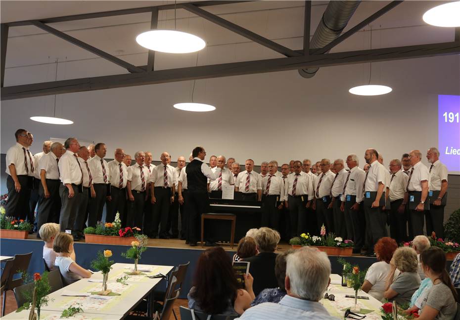 Liedertafel Puderbach
feierte 100-jähriges Bestehen