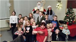 Der Nikolaus
zu Besuch bei den Kindern