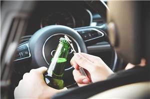 Kreis Altenkirchen: Betrunkener Autofahrer ruft selbst die Polizei