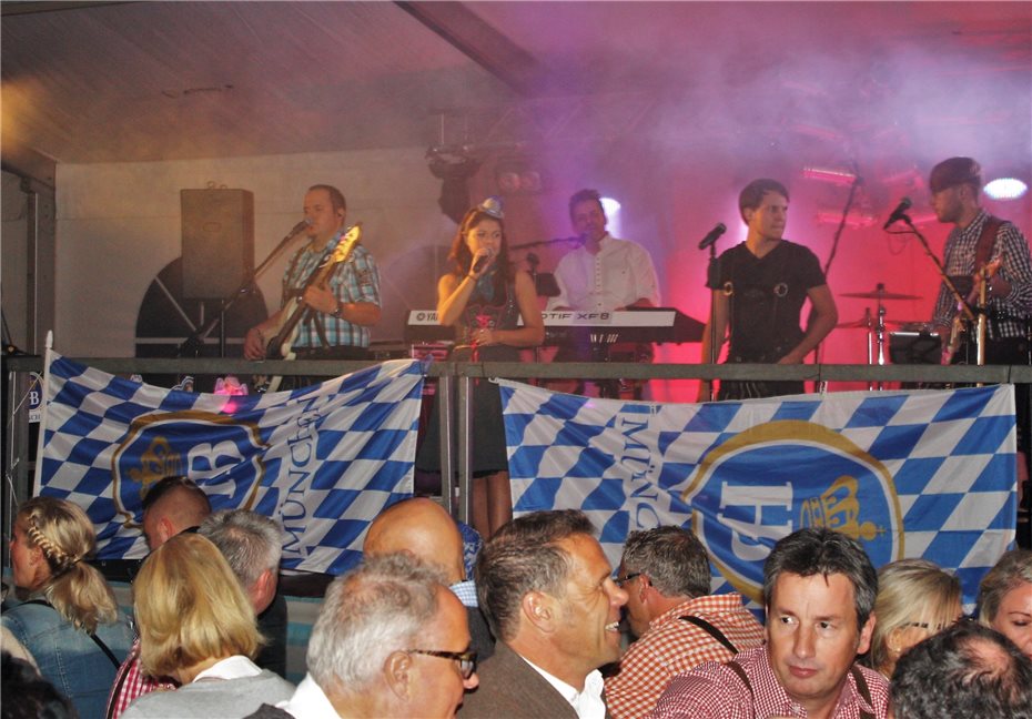 Partyband Meilenstein
rockte mit 700 Gästen das Festzelt
