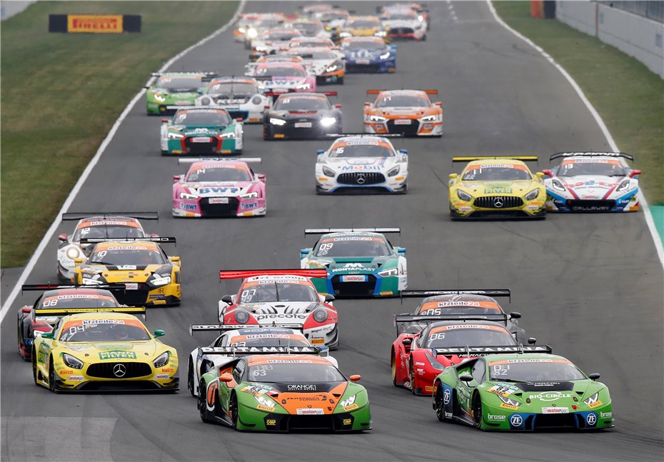 Motorsportaction pur: ADAC GT Masters auf dem Nürburgring
