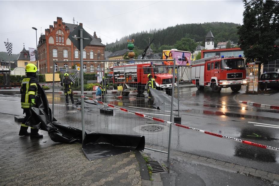 Fußgänger in Adenau von Lkw überrollt