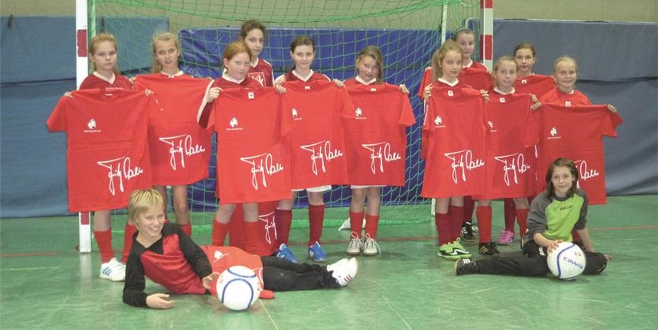 Mädchenmannschaft
gewinnt Turnier im „Futsal“
