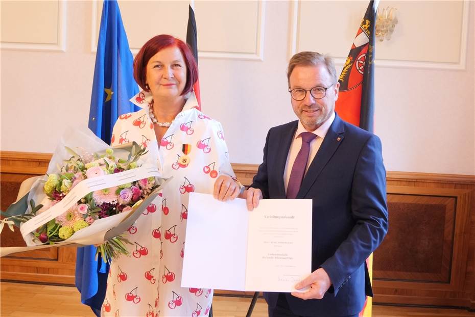 Ulrike Dobrowolny erhält Landesverdienstmedaille
