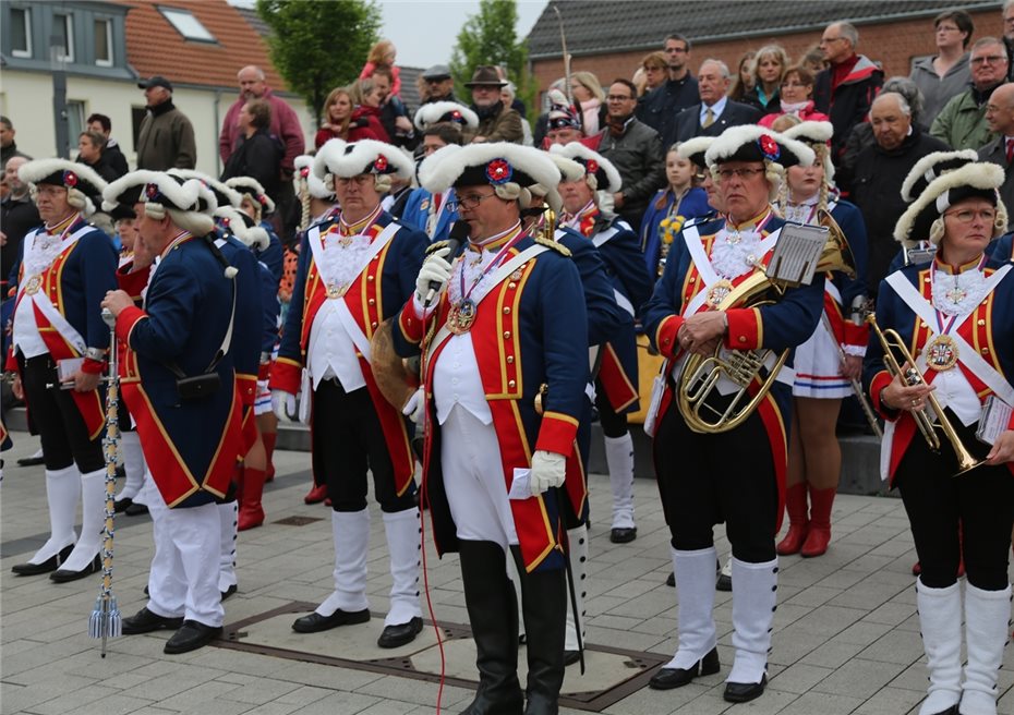 Stadtsoldaten feierten
mit Großem Zapfenstreich